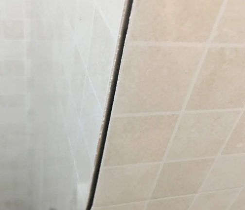 和平瓷砖空鼓维修公司分享阳台瓷砖脱落的修复过程可以分为以下几个步骤